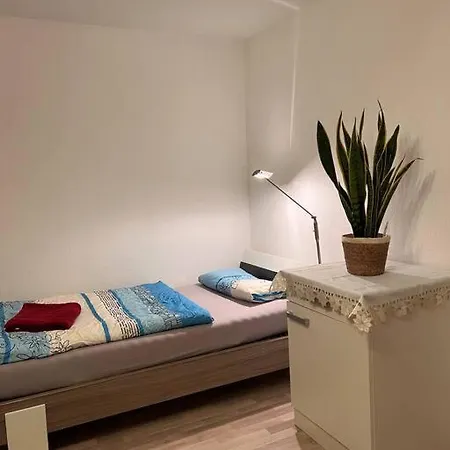 Handwerker- & Monteur- & Gaestezimmer شقة